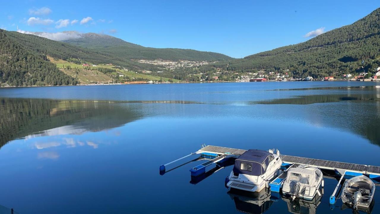 Nedre Amla Fjord Apartment Kaupanger Buitenkant foto