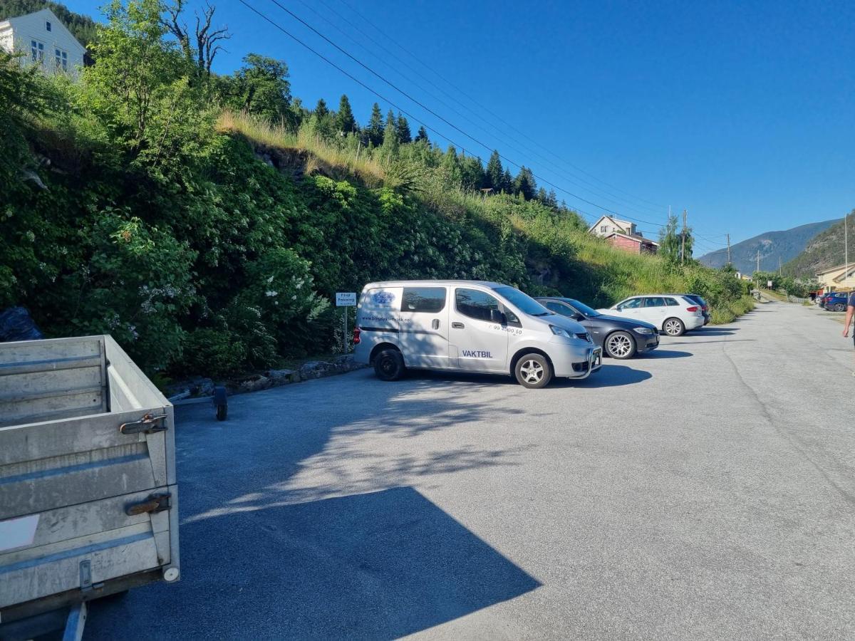 Nedre Amla Fjord Apartment Kaupanger Buitenkant foto