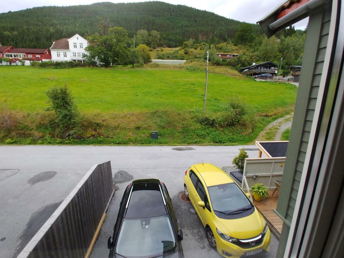 Nedre Amla Fjord Apartment Kaupanger Buitenkant foto